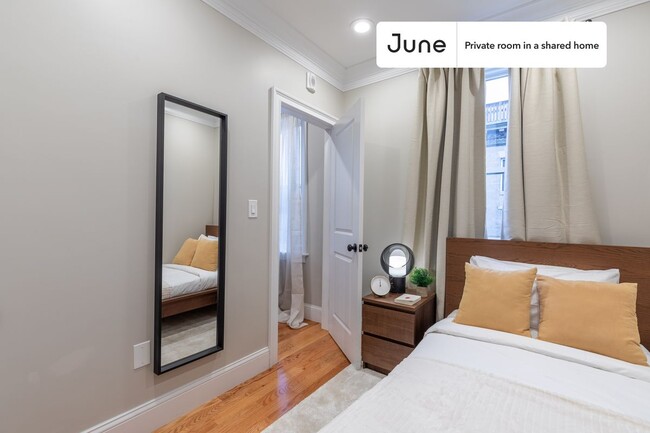 Building Photo - Room in Shared 4 bed/1 bath home