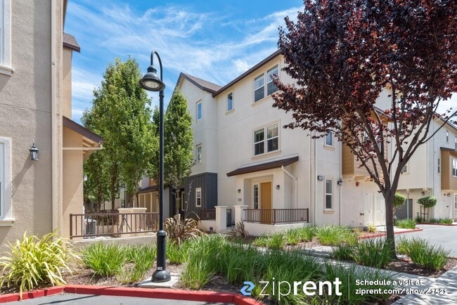 Building Photo - 670 Macabee Way