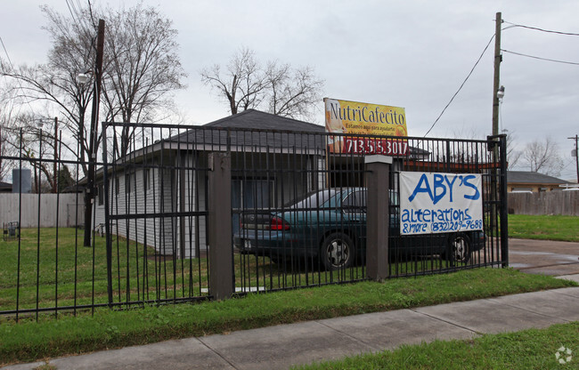 Building Photo - 4201 Hopper Rd