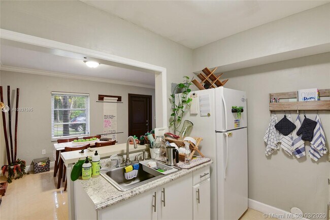 Building Photo - 5950 SW 45th St