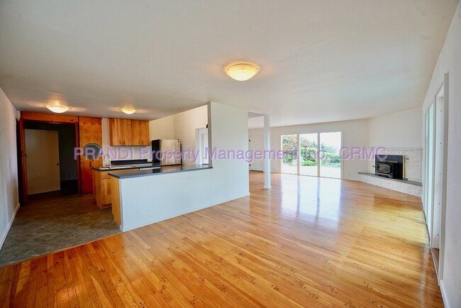 Foto del edificio - Mt. Tam View Home with Hardwood Floors and...