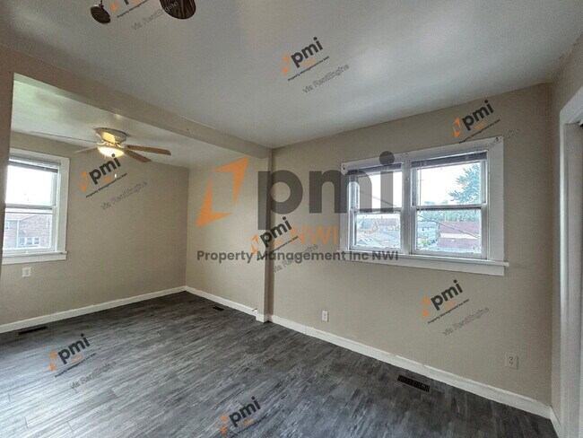 Foto del edificio - 4901 Walsh Ave