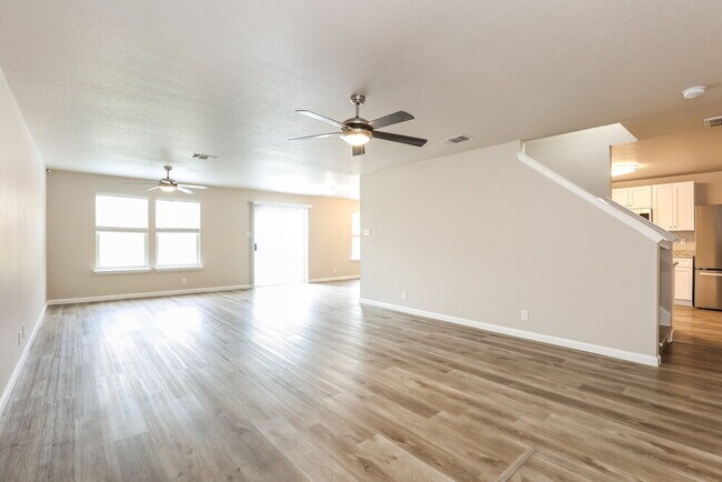 Foto del edificio - 6323 Wild Flower