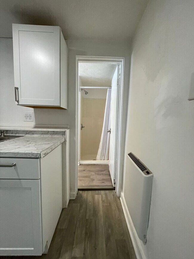 Foto del edificio - Charming 1-Bedroom Home in a Convenient Lo...