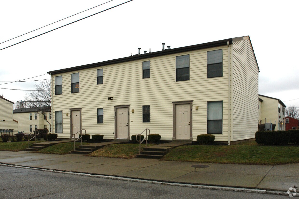Primary Photo - 910-926 E Madison St