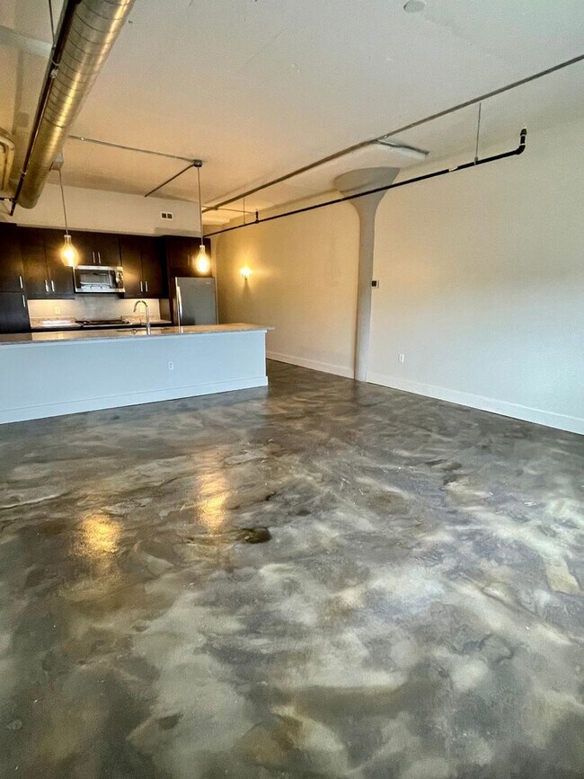 Foto del edificio - Experience Historic Charm with Modern Luxury at 538 Erie Blvd. West