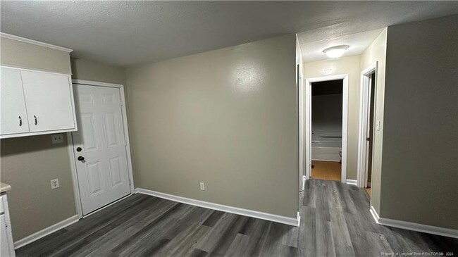 Building Photo - 828 Ridge Rd