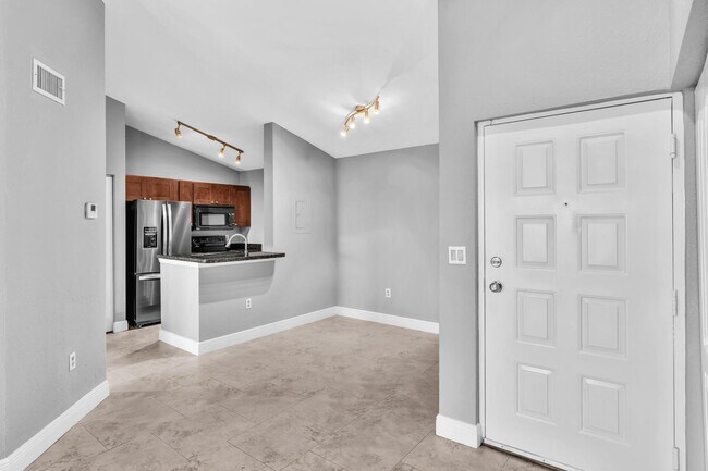 Foto del edificio - 2881 N Oakland Forest Dr