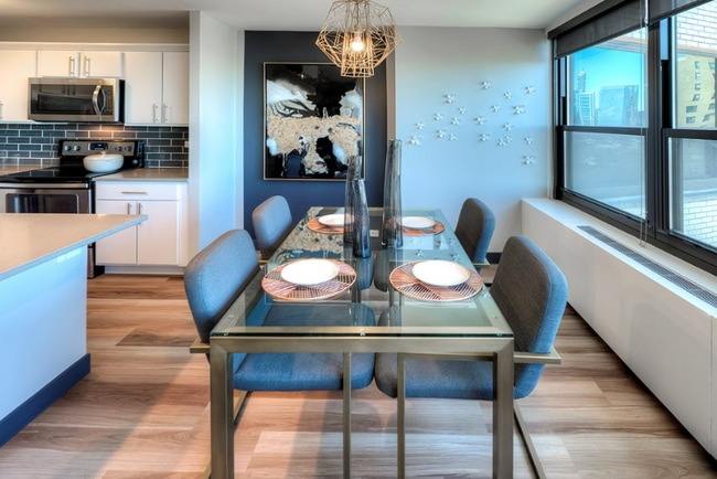 Building Photo - 1119 S Michigan Ave