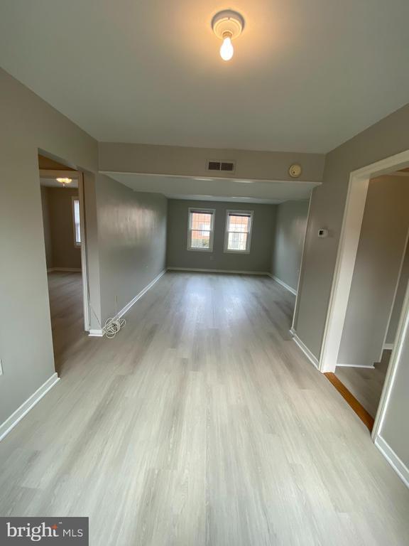 Foto del edificio - 6612 Potomac Ave
