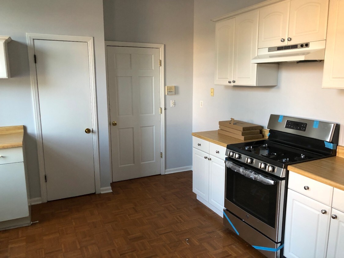Foto principal - 2215 W Wellington Ave