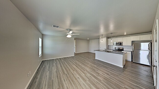 Building Photo - 2 Bedroom 2 Bathroom Duplex with 2 Car Gar...