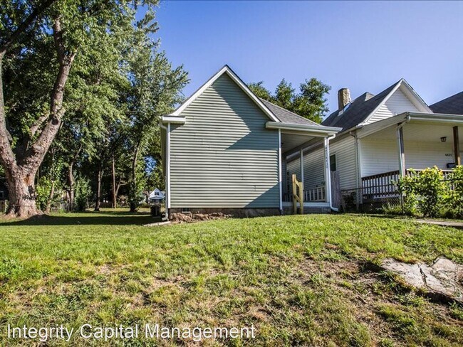 Building Photo - 2 br, 2 bath House - 4430 E 10th St