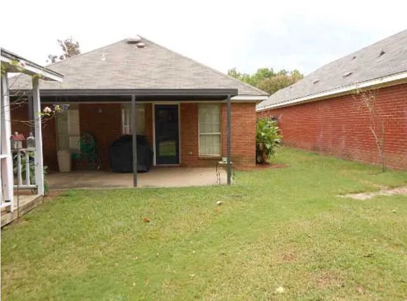 Building Photo - 8546 English Oak Loop