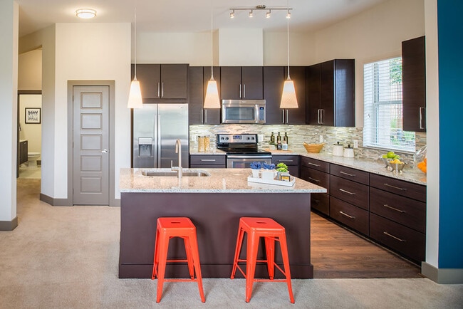 Building Photo - Mira Upper Rock