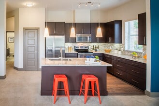 Building Photo - Mira Upper Rock