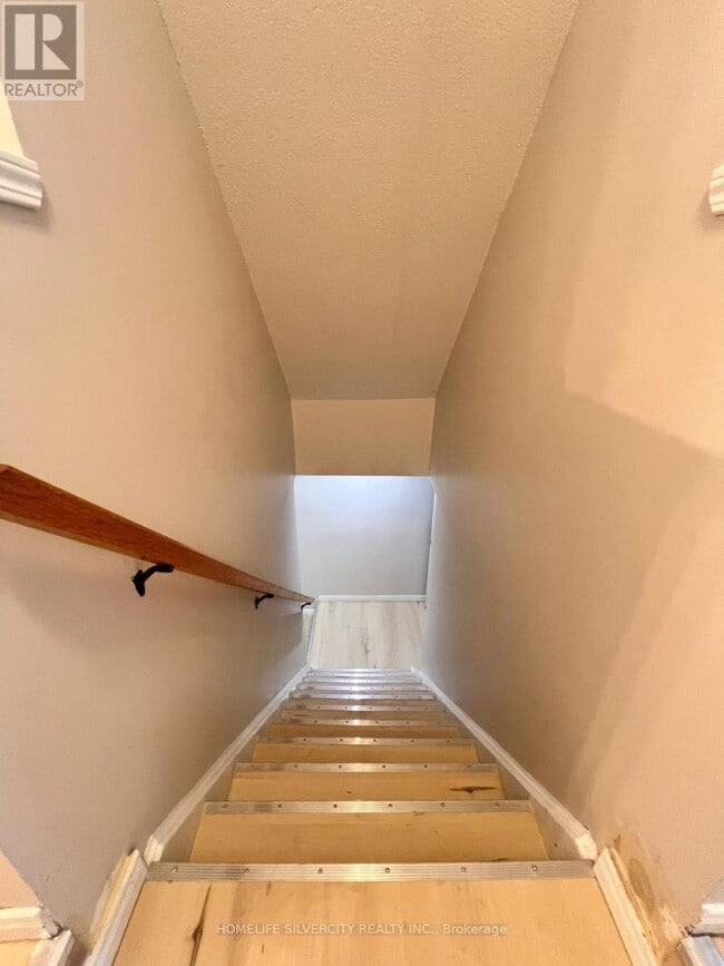 Photo du bâtiment - 155 Highland Crescent