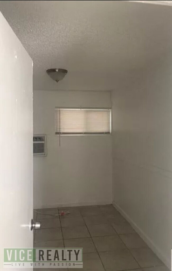Building Photo - 2030 Sunrise Ave