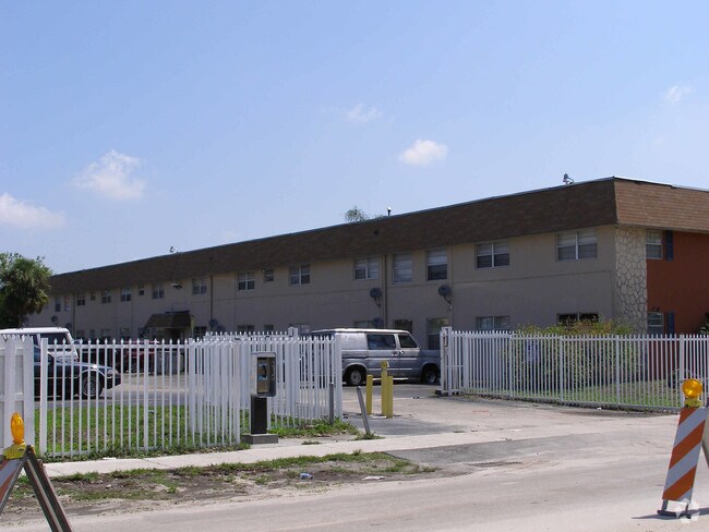 Foto del edificio - Parkway House Apartments