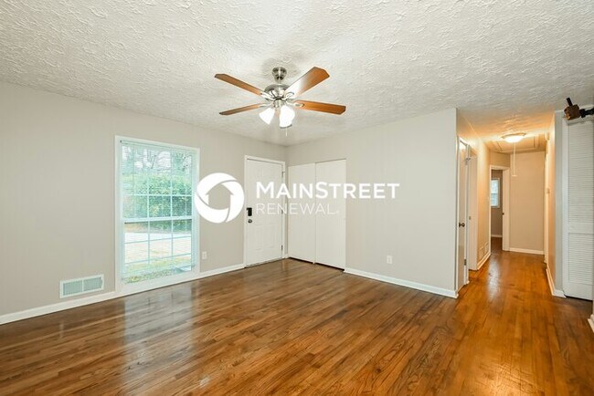 Foto del edificio - 3 Bedroom Pet-Friendly Home in CLARKSTON, GA with Main Street Renewal