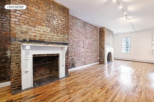 Foto del edificio - 301 W Broadway