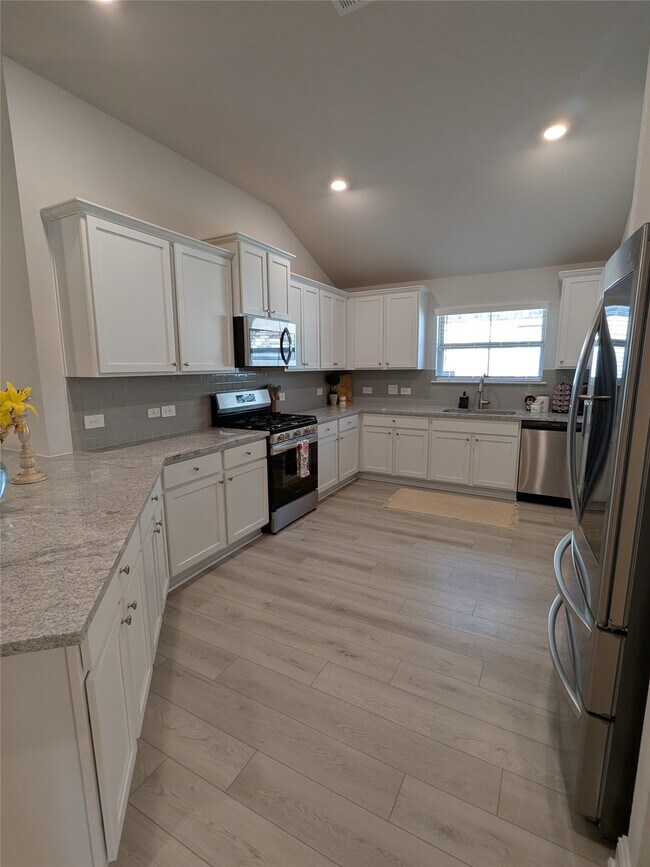 Building Photo - 2605 Golden Palms Ln