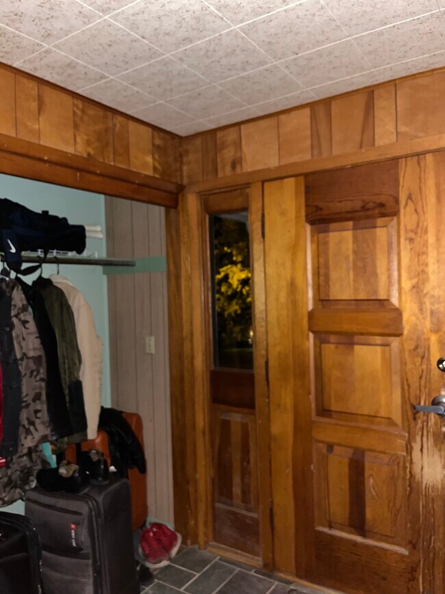 Foto del edificio - 2 Ford