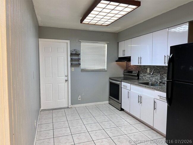 Building Photo - 5650 SW 26th St