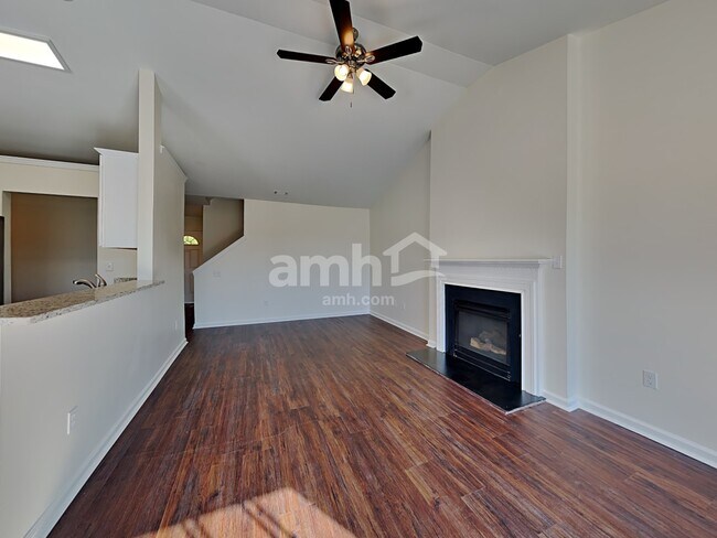 Foto del edificio - 704 E Camelton Dr