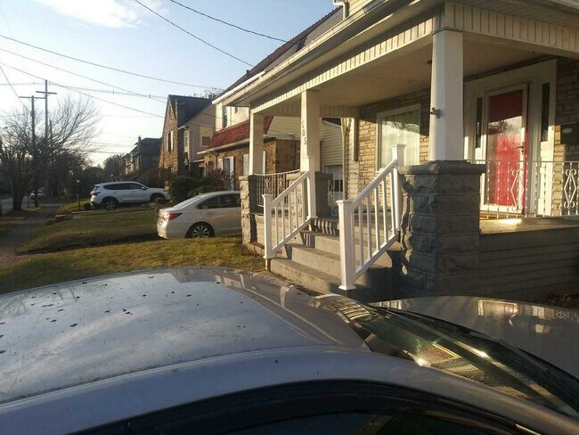 Building Photo - 505 E Winter Ave