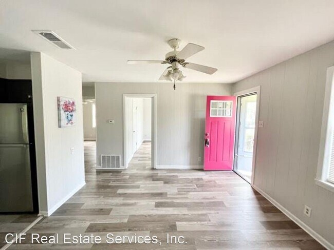 Building Photo - 2 br, 1 bath House - 210 W Walnut St