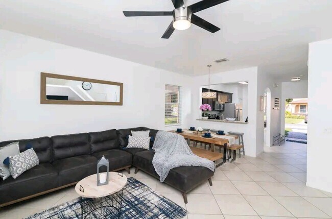 Foto del edificio - 106 Miramar Ave