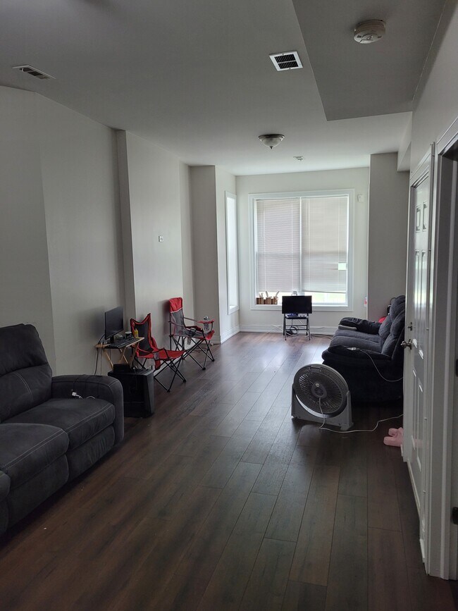 Foto del edificio - 1311 S Troy St