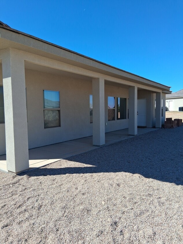 Building Photo - 571 E Colt Ln