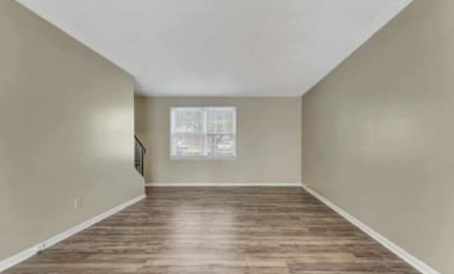 Building Photo - 3/2.5 Duplex In Taylors!
