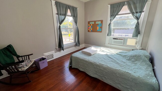 Foto del edificio - 1211 Bridge St NW