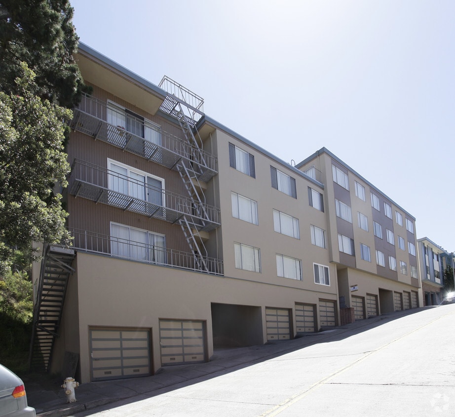Building Photo - 470 Warren Dr