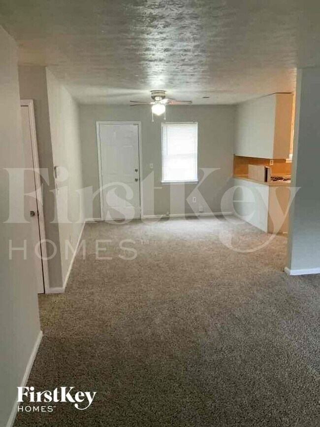 Foto del edificio - 3241 Grand Central Drive