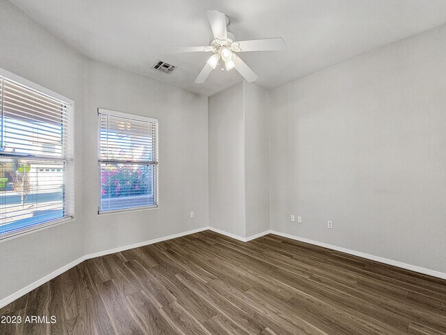 Building Photo - 14173 W Weldon Ave