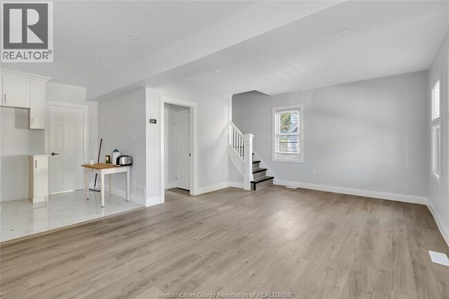 Building Photo - 955 Pillette Rd