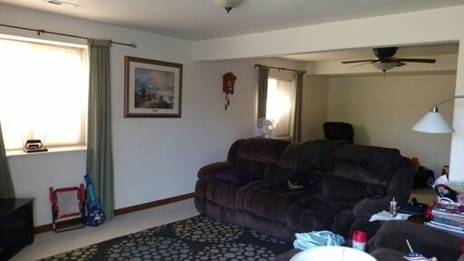 Building Photo - Spacious Open Floor Plan with Stunning Mou...