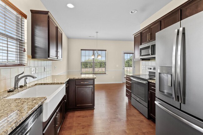 Building Photo - Beautiful 3-Bedroom Home with Fireplace an...