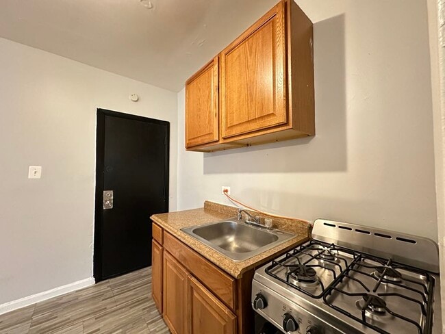 Building Photo - 5710 N Winthrop Ave