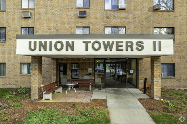 Entrada principal - Union Towers II