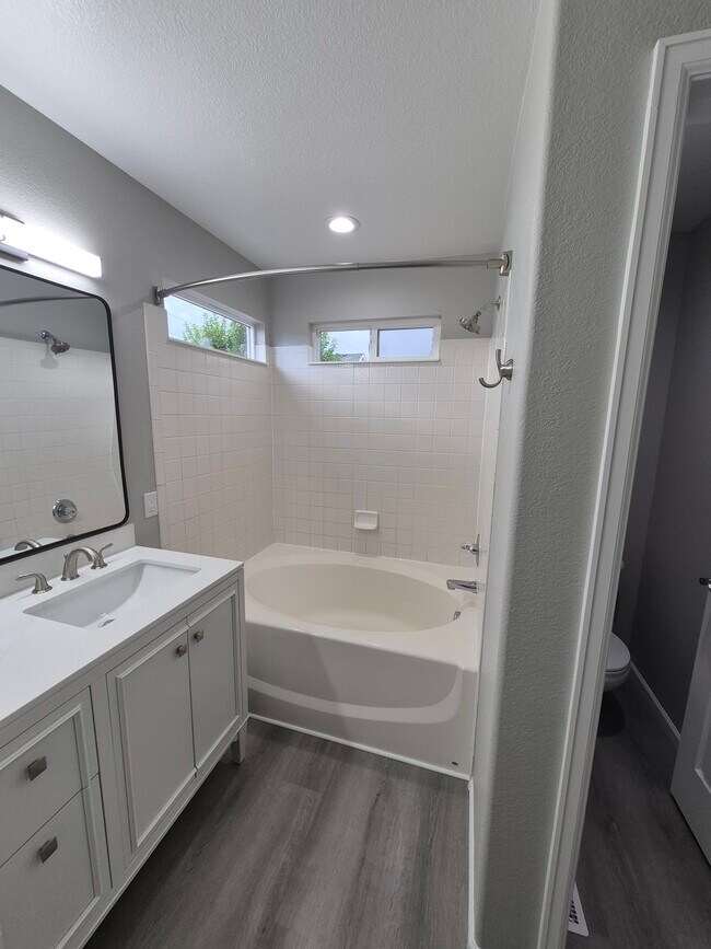 Master Bath - 1825 Meadowbrook Pky