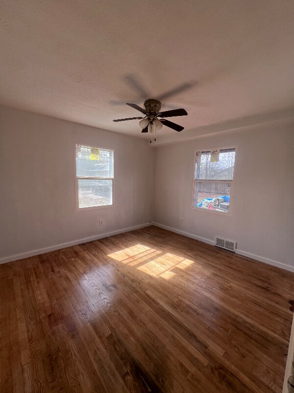 Foto del edificio - 11432 pearl Rd