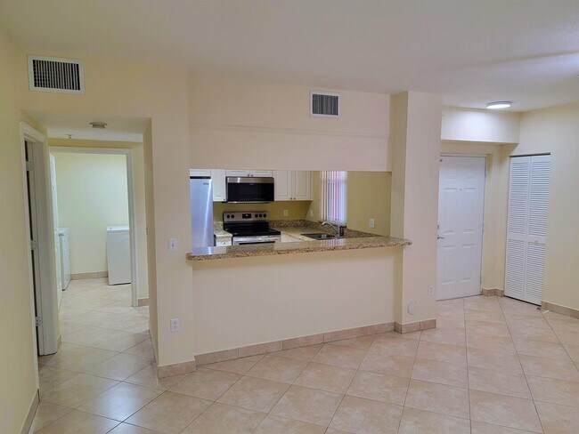 Foto del edificio - 6652 W Sample Rd