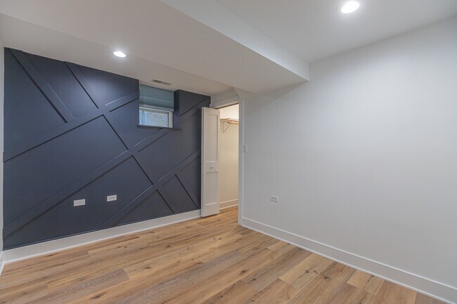 Foto del edificio - 1732 W Beach Ave
