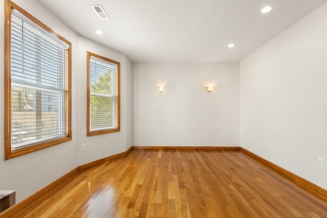 Building Photo - 609-611-611 Dorchester Ave