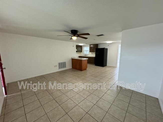 Foto del edificio - 7639 Jasmine Blvd